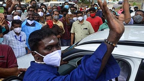 என் உயிர் உள்ளவரை பாம்புகளை மீட்பேன்: மருத்துவமனையில் இருந்து வீடு திரும்பிய வாவா சுரேஷ் பேட்டி