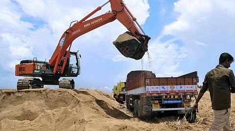 அம்பாசமுத்திரம் மணல் கடத்தல் வழக்கில் கேரள பிஷப் உட்பட 6 பேர் கைது