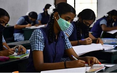 10, 12-ம் வகுப்பு மாணவர்களுக்கு திருப்புதல் தேர்வு இன்று தொடக்கம்: ஆங்கில பாடத் தேர்வு தேதி மாற்றம்