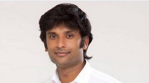 வினோஜ் பி.செல்வம் மீதான வழக்கின் ஆவணங்களை தாக்கல் செய்ய காவல்துறைக்கு உயர் நீதிமன்றம் உத்தரவு