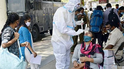 பிப்ரவரி 11: தமிழக நிலவரம்: தொற்று பாதிப்பு, குணமடைந்தோர், பலி எண்ணிக்கை- முழுமையான பட்டியல்