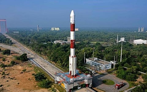 ஸ்ரீஹரிகோட்டாவில் இருந்து 3 செயற்கைக்கோள்களுடன் பிஎஸ்எல்வி சி-52 இன்று விண்ணில் பாய்கிறது: 25 மணி 30 நிமிட கவுன்ட்டவுன் தொடங்கியது