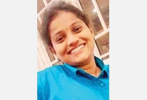 ராமநாதபுரத்தில் அரசு பேருந்து மோதி தனியார் வங்கி பெண் மேலாளர் மரணம்