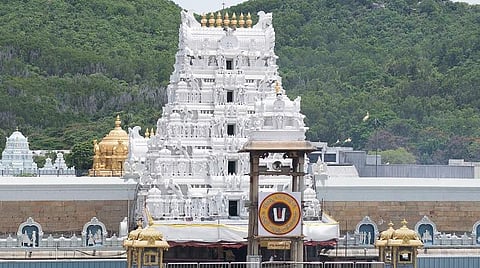 திருப்பதியில் இலவச தரிசன டிக்கெட் பெற விடிய விடிய காத்திருந்த பக்தர்கள்