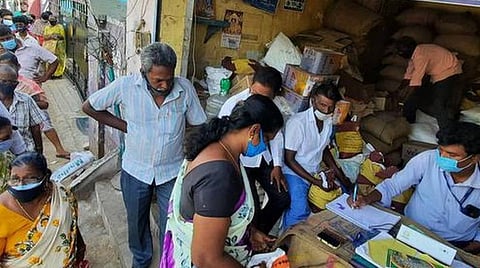 ரேஷன் பொருட்கள் இருப்பு, விலை, புகார் எண்களை அட்டைதாரர்கள் அறியும் வகையில் வைக்க உத்தரவு: உணவுப்பொருள் வழங்கல் ஆணையர் நடவடிக்கை