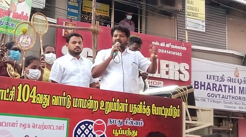 நகர்புற உள்ளாட்சித் தேர்தல்: வித்தியாசமான வாக்குறுதிகளால் கவனம் ஈர்க்கும் சுயேச்சை வேட்பாளர்