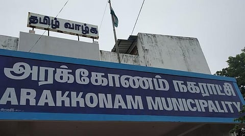 அரக்கோணம், வாலாஜா, ஆற்காடு நகராட்சிகளில் அடிப்படை கட்டமைப்பு வசதிகளை துரிதப்படுத்த கோரிக்கை
