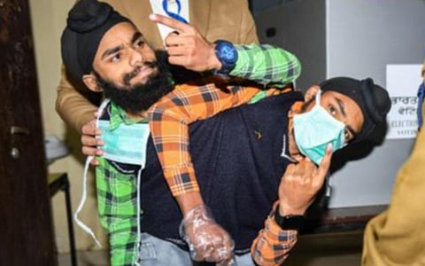 பஞ்சாப் சட்டப்பேரவைத் தேர்தலில் தனித்தனியே வாக்களித்த ஒட்டிப் பிறந்த இரட்டையர்