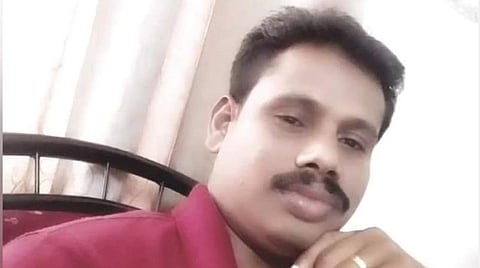 படம் - கொலை செய்யப்பட்ட அறிவழகன்.