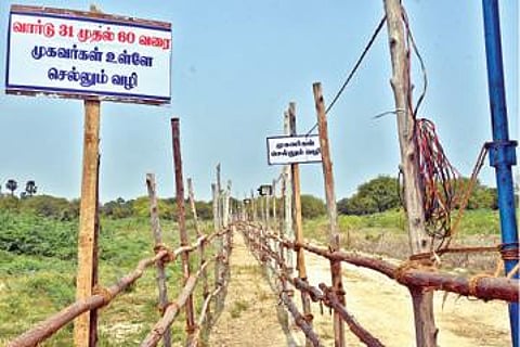 வாக்கு எண்ணும் மையத்தில் வேட்பாளர்கள் மற்றும் முகவர்கள் செல்வதற்கு தனிப் பாதை அமைக்கப்பட்டுள்ளது. படங்கள்: என்.ராஜேஷ்