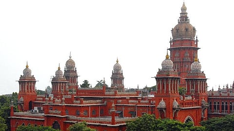 இரவுநேரத்தில் செயல்படும் உணவகங்களை விரைவாக மூடும்படி கட்டாயப்படுத்த போலீஸாருக்கு அதிகாரமில்லை : சென்னை உயர் நீதிமன்றம்