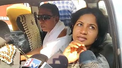 இந்து, முஸ்லிம் சகோதரர்களே... பெற்றோருக்கு நல்லப் பிள்ளையாக இருங்கள், அது போதும்: கொல்லப்பட்ட ஹர்ஷாவின் சகோதரி