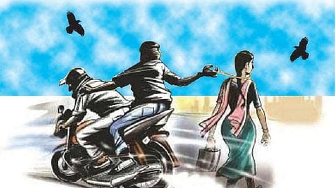 விருதுநகர்: பேராசிரியரிடம் 8 பவுன் பறிப்பு