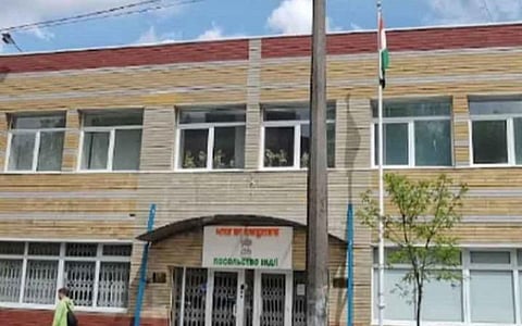 கீவ், கார்கிவ் நகரங்களில் இருக்கும் இந்தியர்கள் வெளியே வரவேண்டாம்: இந்திய தூதரகம் எச்சரிக்கை