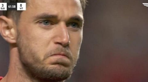 கால்பந்து மைதானத்தில் உக்ரைன் வீரரை நெகிழ வைத்த ஆதரவுக் குரல்! - வைரல் வீடியோ