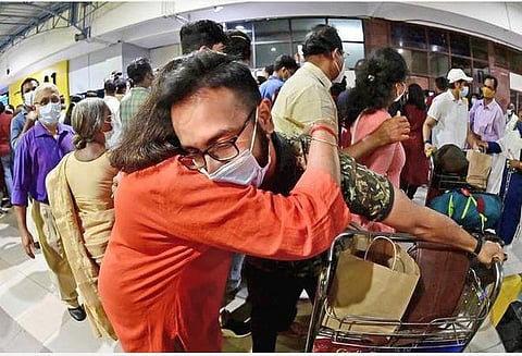 கரோனா பரிசோதனை முடிவு, தடுப்பூசி, தனிமைப்படுத்துதல்: உக்ரைன் மாணவர்களுக்கு விலக்கு