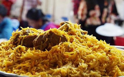 திமுக கட்சிக்காரன் எனக்கூறி மிரட்டி ஓசி பிரியாணி கேட்டவர் மீது உணவக உரிமையாளர் புகார்