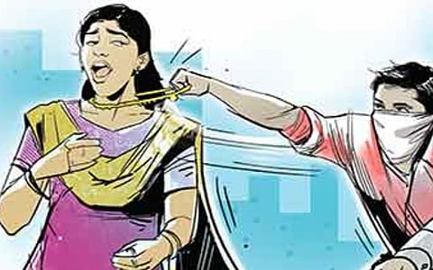 ஆம்பூர்: 3 பெண்களிடம் தங்க சங்கிலி பறிப்பு