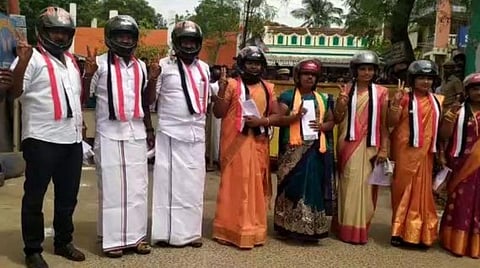 நெல்லை: ஹெல்மெட் அணிந்து அதிமுக, பாஜக கவுன்சிலர்கள் பதவியேற்பு