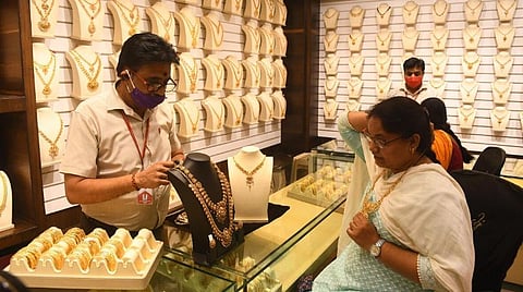 தங்கம் விலை குறைவு: இன்றைய நிலவரம் என்ன?