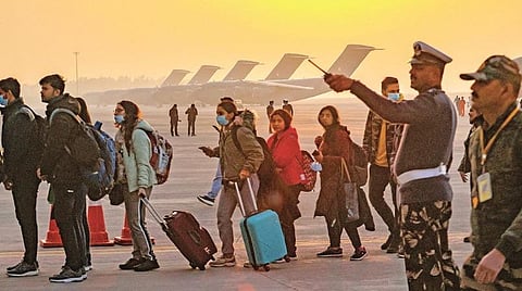 உக்ரைனில் இருந்து டெல்லி திரும்பினாலும் இயல்புநிலைக்கு திரும்பாத மாணவர்கள்: ஜூனியர்களை முதலில் அனுப்பும் தமிழக மாணவர்கள்