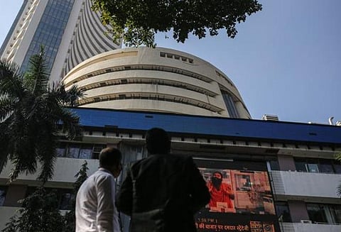 பங்குச்சந்தைகள் கடும் சரிவு: உக்ரைன் மீது ரஷ்யா தாக்குதலால் பெரும் பாதிப்பு