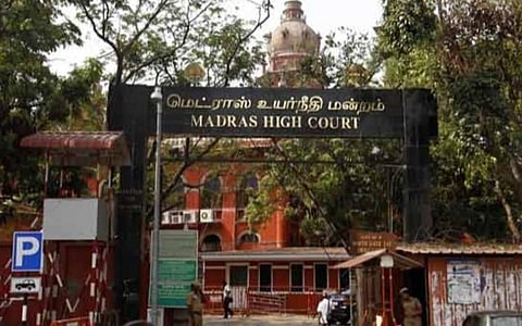 நில அபகரிப்பு வழக்கை ரத்து செய்யக் கோரி பேரவைத் தலைவர் தொடர்ந்த வழக்கு முடித்துவைப்பு