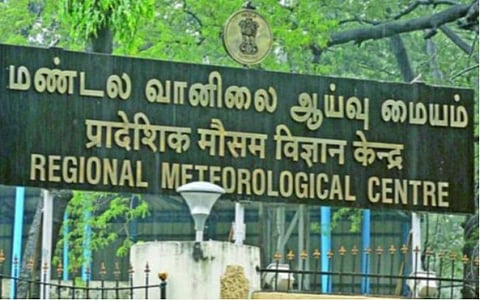 காற்றழுத்த தாழ்வு மண்டலம் மேலும் வலுவடைகிறது; கடலோர மாவட்டங்களில் மிக கனமழைக்கு வாய்ப்பு: மீனவர்கள் கடலுக்கு செல்ல வேண்டாம் என அறிவுறுத்தல்