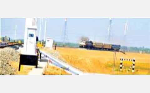 மேலமருதூர் முதல் மீளவிட்டான் வரை அமைக்கப்பட்டுள்ள புதிய அகலப் பாதையில் 120 கி.மீ. வேகத்தில் ரயிலை இயக்கி சோதனை ஓட்டம் நடைபெற்றது.