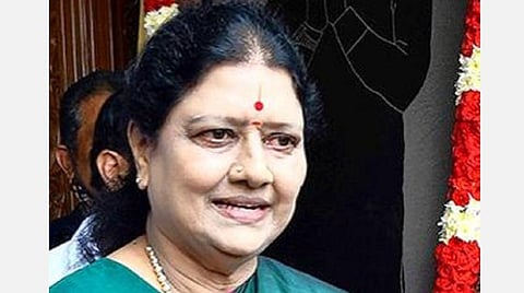 ராஜபாளையத்தில் சசிகலாவுக்கு அதிமுக கொடியுடன் வரவேற்பு