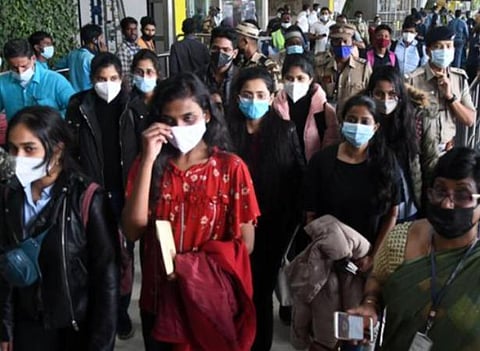 இந்திய மாணவர்கள் உக்ரைன் உள்ளிட்ட வெளிநாடுகளில் மருத்துவம் படிப்பதற்கு ‘நீட்’ காரணமா?