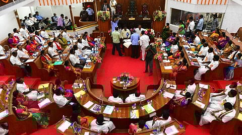 நகர்ப்புற உள்ளாட்சிகளில் 63 பதவிகளுக்கு தேர்தல் தள்ளிவைப்பு - மறைமுக தேர்தலில் 984 பதவியை திமுக கைப்பற்றியது: 2 நகராட்சிகள், 18 பேரூராட்சிகளில் அதிமுக வெற்றி