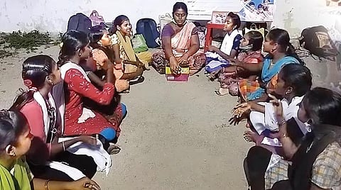 வாழும் தலமனைத்தும் பள்ளிகள் செய்வோம்!