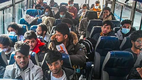 உக்ரைனின் சுமி நகரில் சிக்கியிருந்த 694 இந்தியர்கள் பத்திரமாக வெளியேற்றம்: 4 நகரங்களில் தாக்குதலை நிறுத்தியது ரஷ்யா