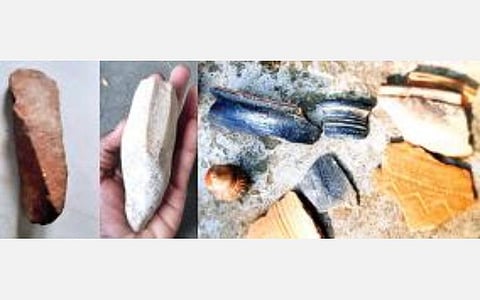 தெள்ளார் அடுத்த மாந்தாங்கல் கிராமத்தில் கண்டெடுக்கப்பட்டுள்ள இரும்பை உருக்க பயன்படுத்தப்படும் குழாய்கள். அடுத்த படம்: கல் ஆயுதங்கள் மற்றும் பானை ஓடுகள்.