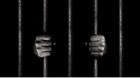 விருதுநகரில் சிறுமிக்கு பாலியல் தொல்லை: தாய் உட்பட இருவர் போக்ஸோவில் கைது