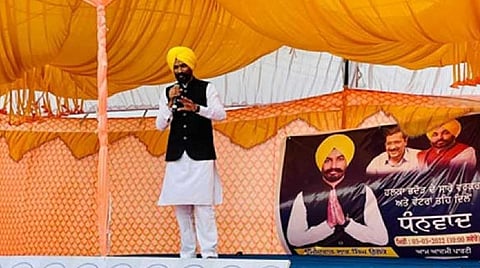 'ஒரு ஹீரோ ஹோண்டா பைக், இரு அறை வீடு' - முதல்வர் சரண்ஜித்தை தோற்கடித்த மொபைல் கடை ஓனர்