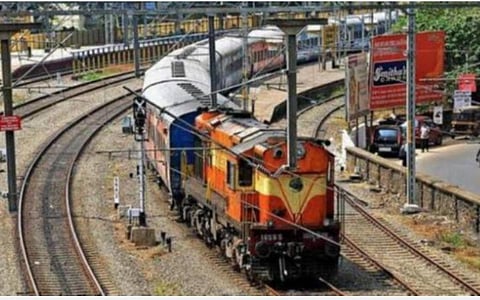 விரைவு ரயில் பயணிகளுக்கு போர்வை, கம்பளிகள் மீண்டும் வழங்கப்படும் என ரயில்வே துறை அறிவிப்பு