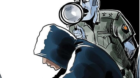 முகநூலில் பழகி சேலத்தை சேர்ந்தவரிடம் ரூ.1.61 லட்சம் மோசடி