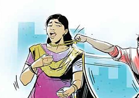 காரில் வந்து தங்க நகை பறித்த கும்பல்: சேலம் - கொண்டலாம்பட்டி போலீஸார் விசாரணை