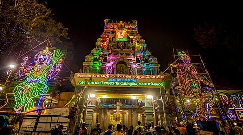 மாசிக் கொடைவிழா நிறைவடைந்த பின்னரும் மண்டைக்காடு கோயிலில் அலைமோதும் பக்தர்கள்