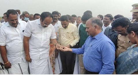 விருதுநகர் மாவட்டம் வெம்கோட்டையில் அகழாய்வுப் பணிகளை தொடங்கிவைத்த அமைச்சர் தங்கம் தென்னரசு.