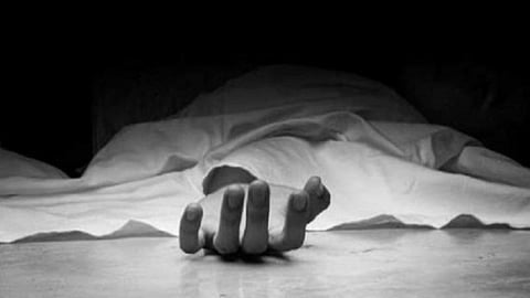 மாணவி திடீர் உயிரிழப்பில் மர்மம்: பெரியகுளம் கல்லூரியை முற்றுகையிட்ட உறவினர்கள்