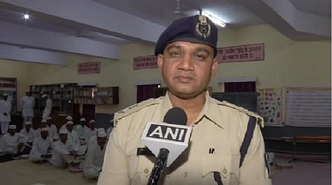 போபால் மத்திய சிறை கண்காணிப்பாளர் தினேஷ் நர்காவே