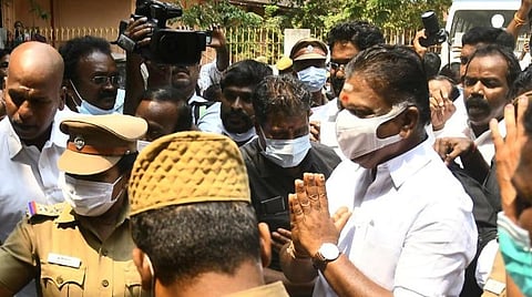 ஆறுமுகசாமி விசாரணை ஆணையம் முன்பு ஆஜரான அதிமுக ஒருங்கிணைப்பாளர் ஓ.பன்னீர்செல்வம் | படம்: எம்.கருணாகரன்