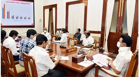 தமிழக முதல்வர் மு.க.ஸ்டாலின் தலைமையில் கரோனா நோய்த் தொற்று குறித்த ஆலோசனைக் கூட்டம் நடைபெற்றது.