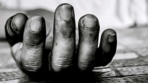 செங்கை மருத்துவமனையில் அதிமுக நிர்வாகி மாடியிலிருந்து குதித்து தற்கொலை