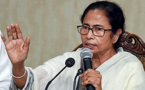 8 பேர் கொலையில் திரிணமூல் காங். தலைவர் கைது: மேற்குவங்க முதல்வர் மம்தா பானர்ஜி நடவடிக்கை