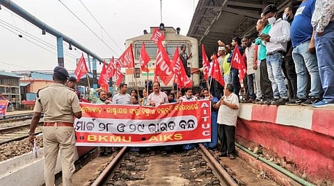 தொடங்கியது 2 நாள் பொது வேலைநிறுத்தம்: தமிழகம் உள்ளிட்ட மாநிலங்களில் பேருந்து சேவை பாதிப்பு