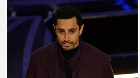 விருது மேடையில் ரிஸ் அகமத்